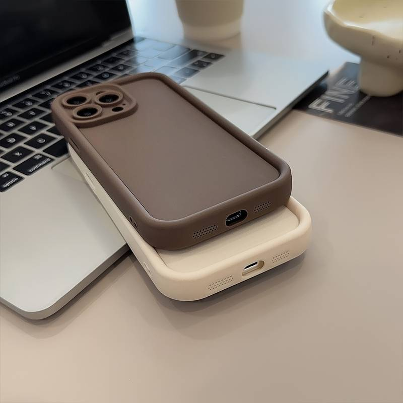 کاور موکولو مدل Silicone Puffer Strap مناسب برای گوشی موبایل اپل iPhone 13 به همراه بندآویز - Image 9