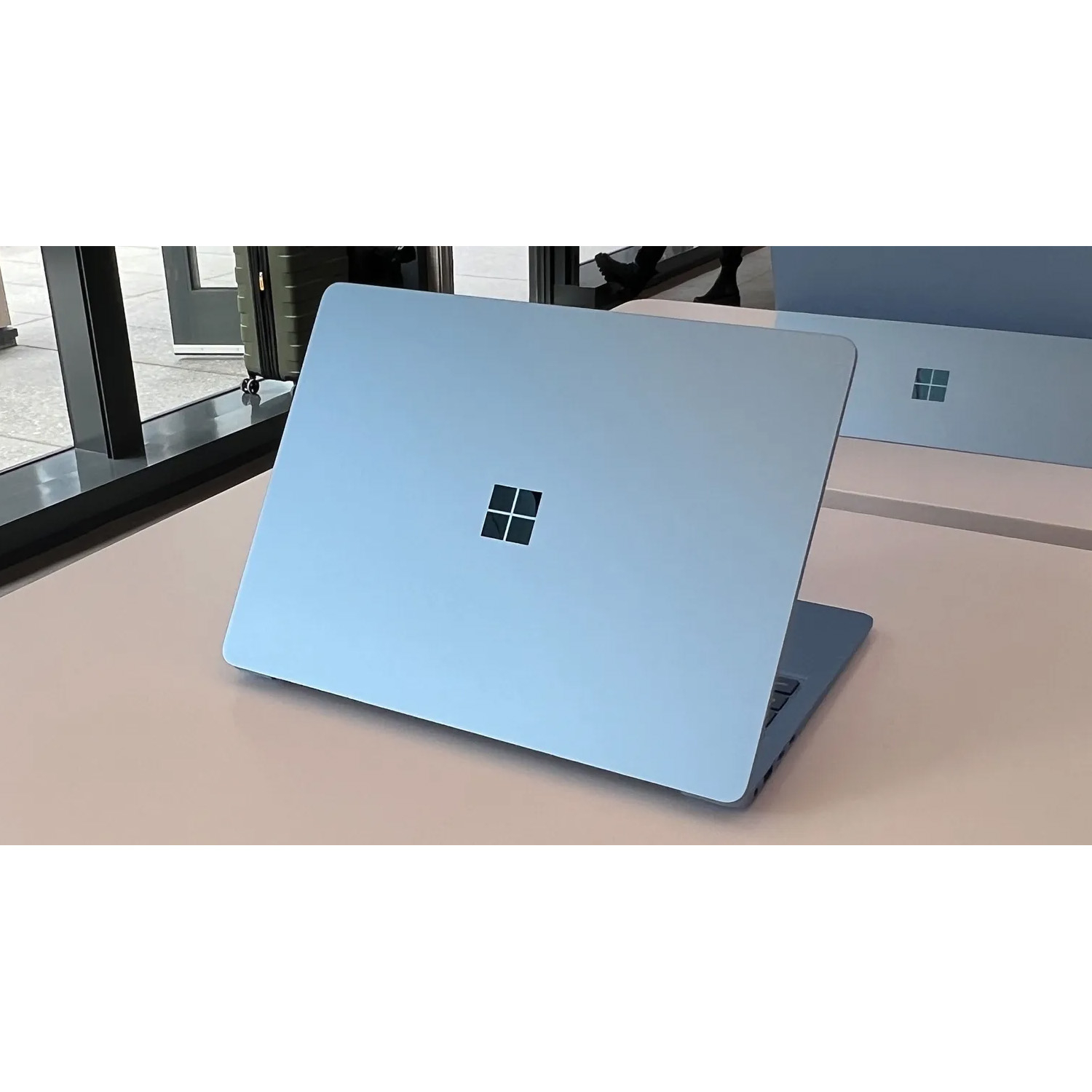 لپتاپ مایکروسافت مدل Surface Laptop 7 Copilot Plus PC با پردازنده Snapdragon X Plus، رم LPDDR5x 16GB، حافظه SSD با ظرفیت 256GB، نمایشگر لمسی 13.8 اینچ PixelSense Flow با نرخ بهروزرسانی 120Hz، دارای نور پسزمینه کیبورد - Image 15