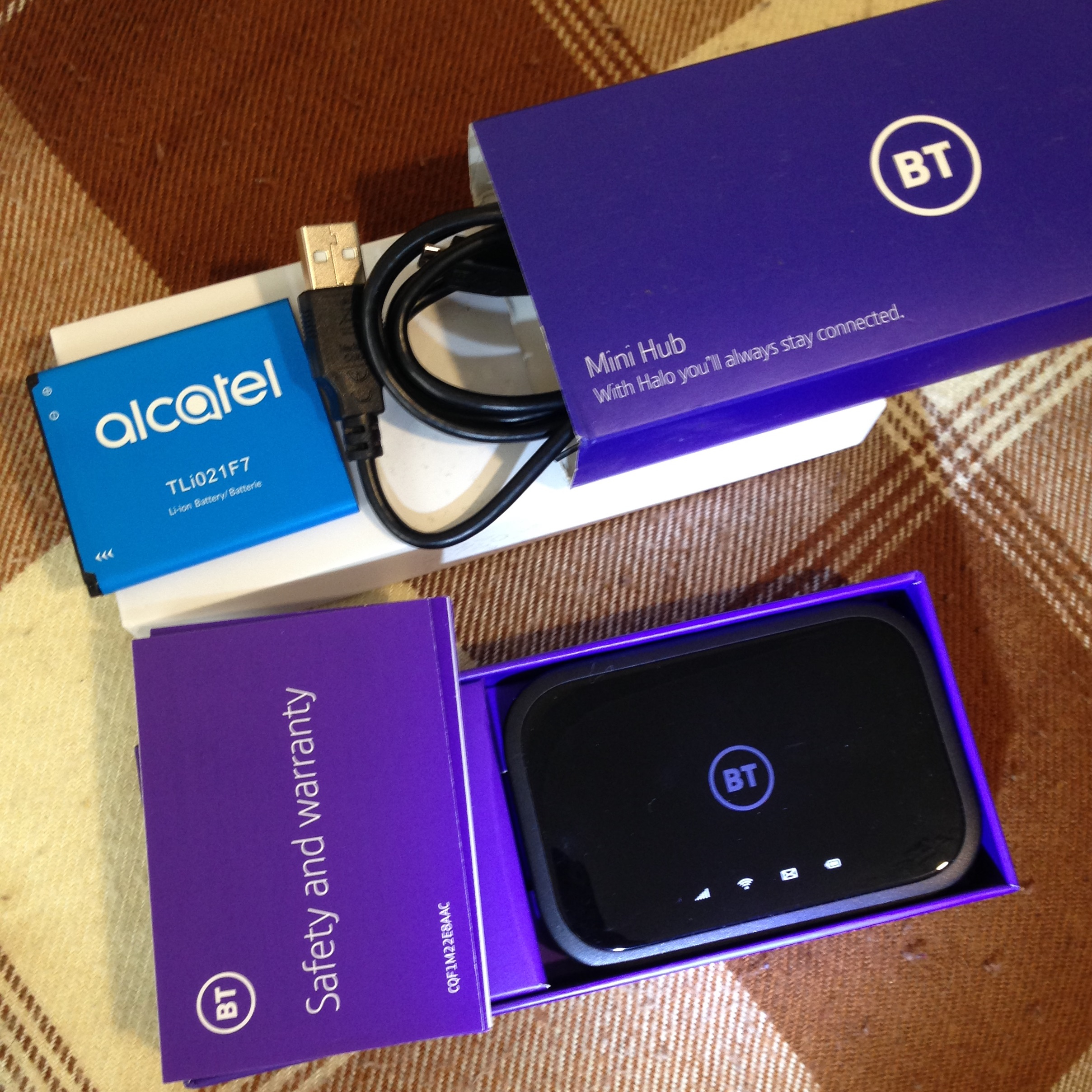 مودم قابل حمل آلکاتل مدل BT70 با پشتیبانی از 4.5G Cat7، سرعت دانلود تا 300Mbps و آپلود تا 100Mbps، وایفای دو بانده 2.4GHz و 5GHz با استاندارد 802.11a/b/g/n/ac، شارژدهی باتری تا 8 ساعت و اتصال همزمان 20 کاربر - Image 7