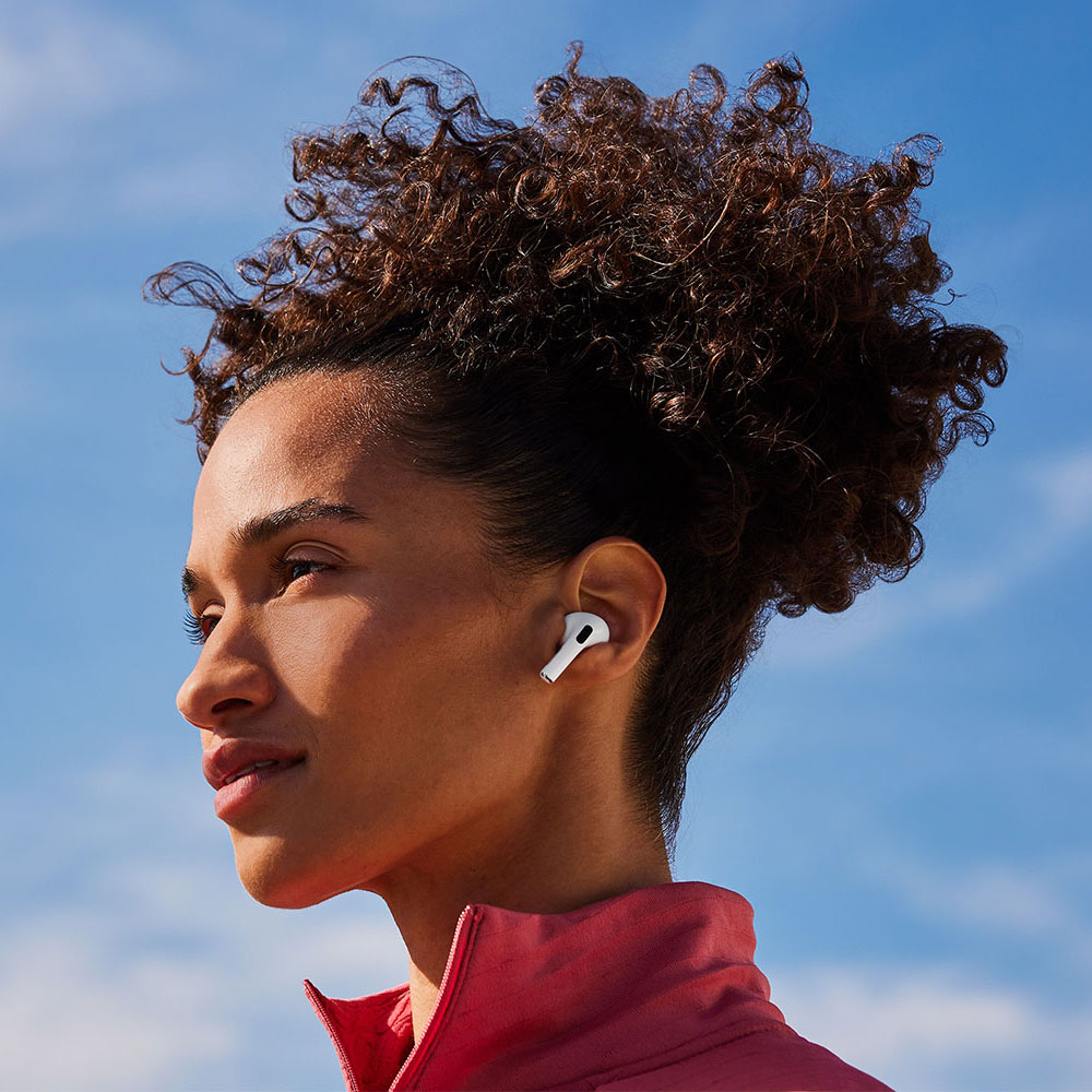 هدفون بلوتوثی اپل مدل AirPods 4 دارای نویز کنسلینگ، درگاه شارژ USB-Type-C و شارژ بی سیم، با قابلیت اتصال به چند دستگاه، پشتیبانی از فرمان لمسی و دستیار صوتی، نشانگر LED، مقاوم در برابر پاشش آب و گرد و غبار - Image 13