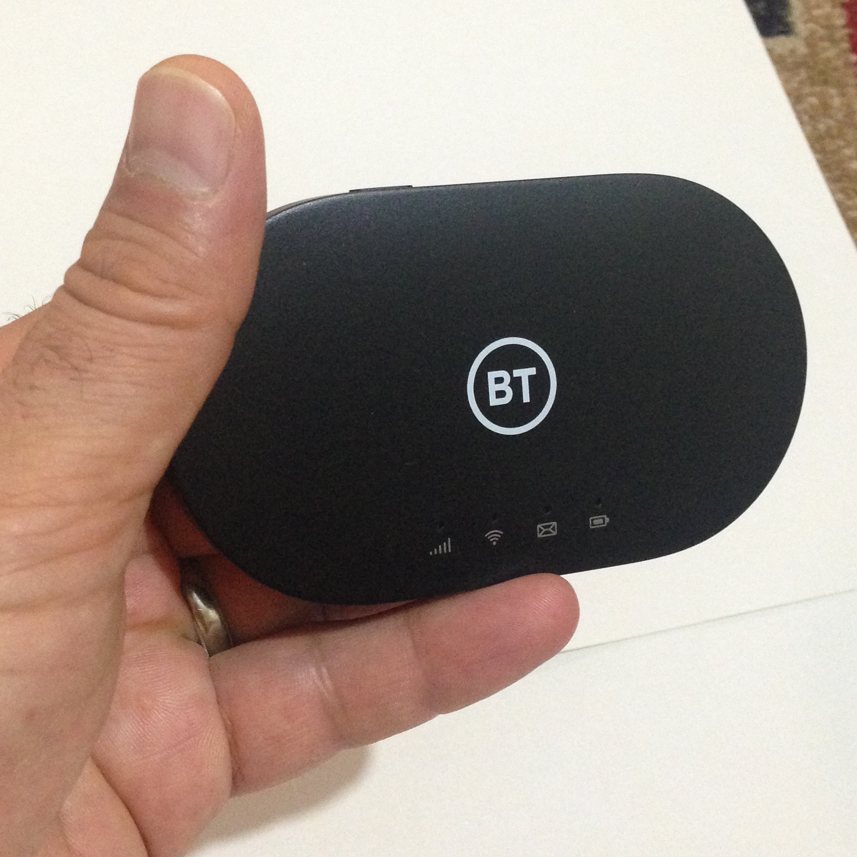 مودم 4.5G قابل حمل بی تی مدل Mini Hub BT71 با سرعت دانلود 300Mbps و آپلود 100Mbps، پشتیبانی تا 20 کاربر، باتری با شارژدهی 8 ساعت، دو باند 2.4GHz و 5GHz با استاندارد AC و پشتیبانی از SMS - Image 5