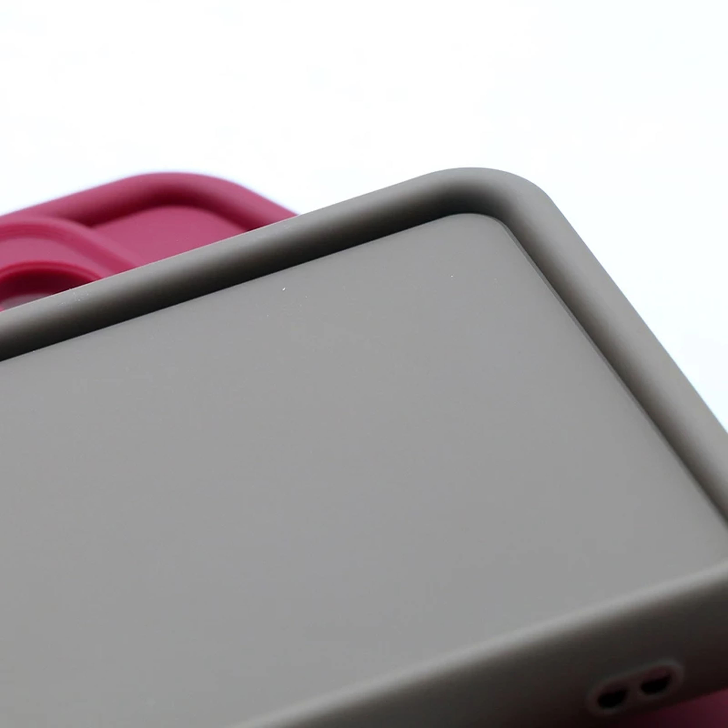 کاور موکولو مدل Silicone Puffer Strap مناسب برای گوشی موبایل اپل iPhone 13 به همراه بندآویز - Image 12